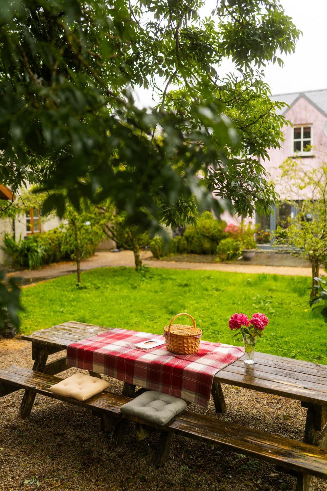 Burren Court Lodge Ballyvaughan Exterior photo
