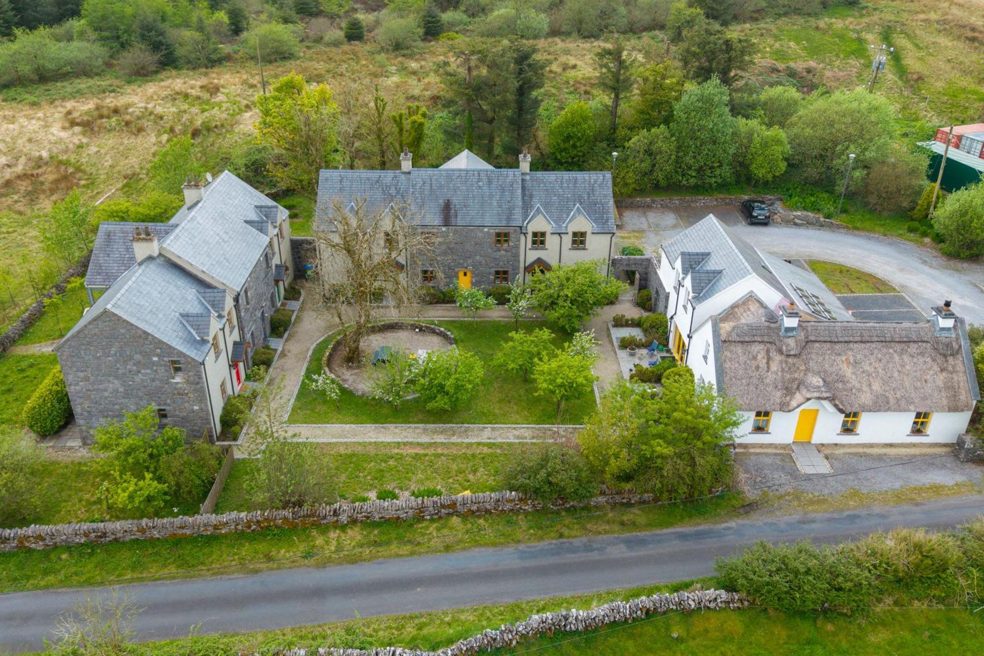 Burren Court Lodge Ballyvaughan Exterior photo