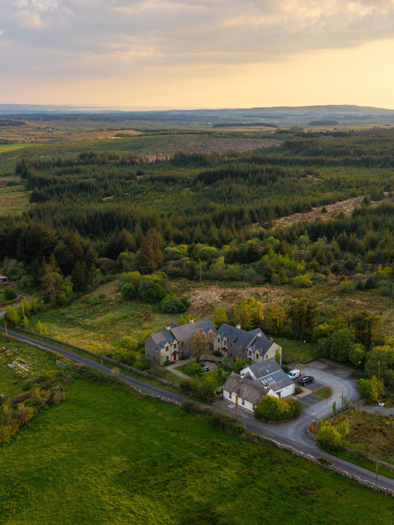 Burren Court Lodge Ballyvaughan Exterior photo
